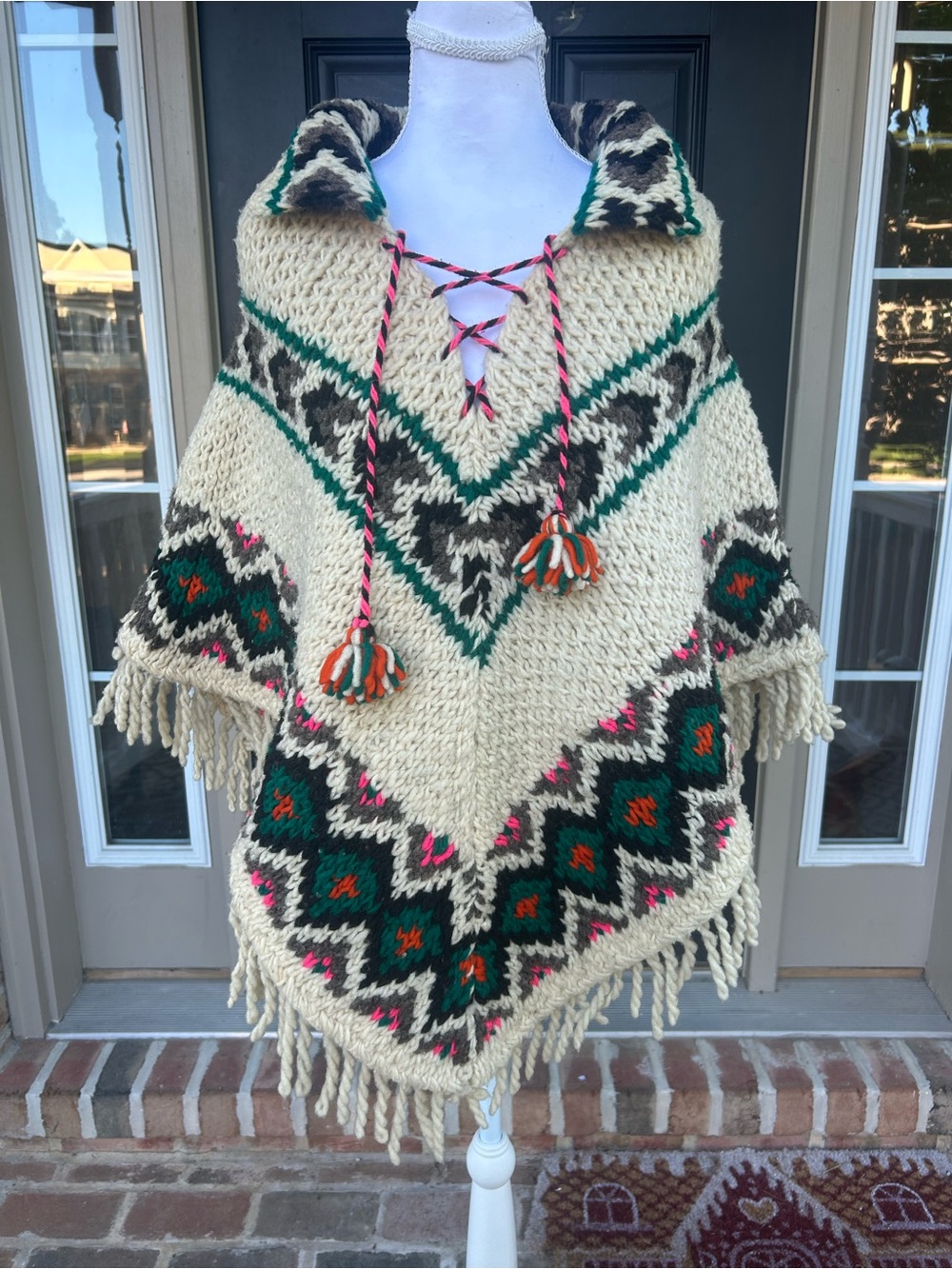 Vintage 70s handknit cream wool poncho cape boho hippie pom pom geometric XS S